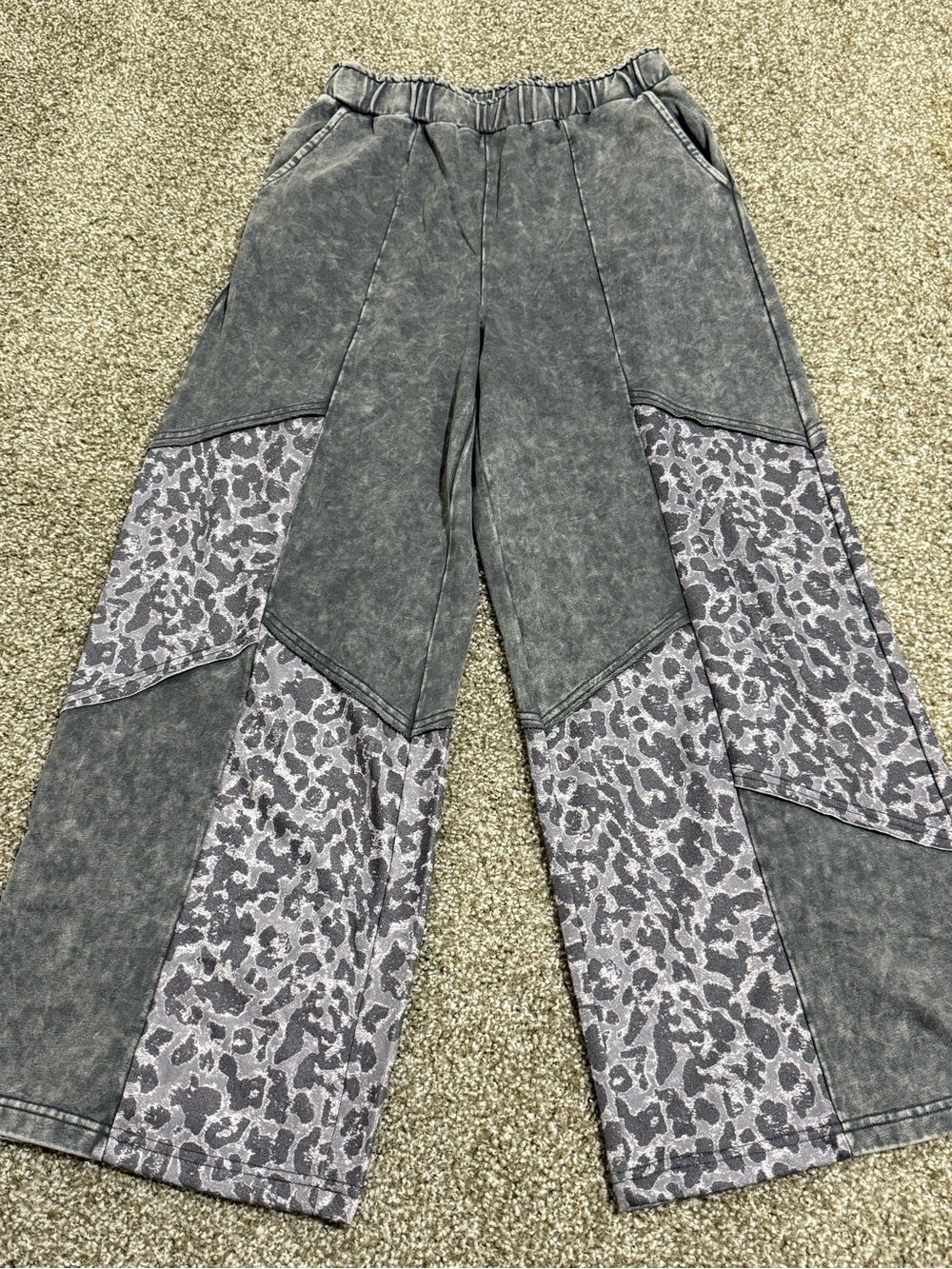 Women's Grey Panel Leopard Wide-Leg Pants